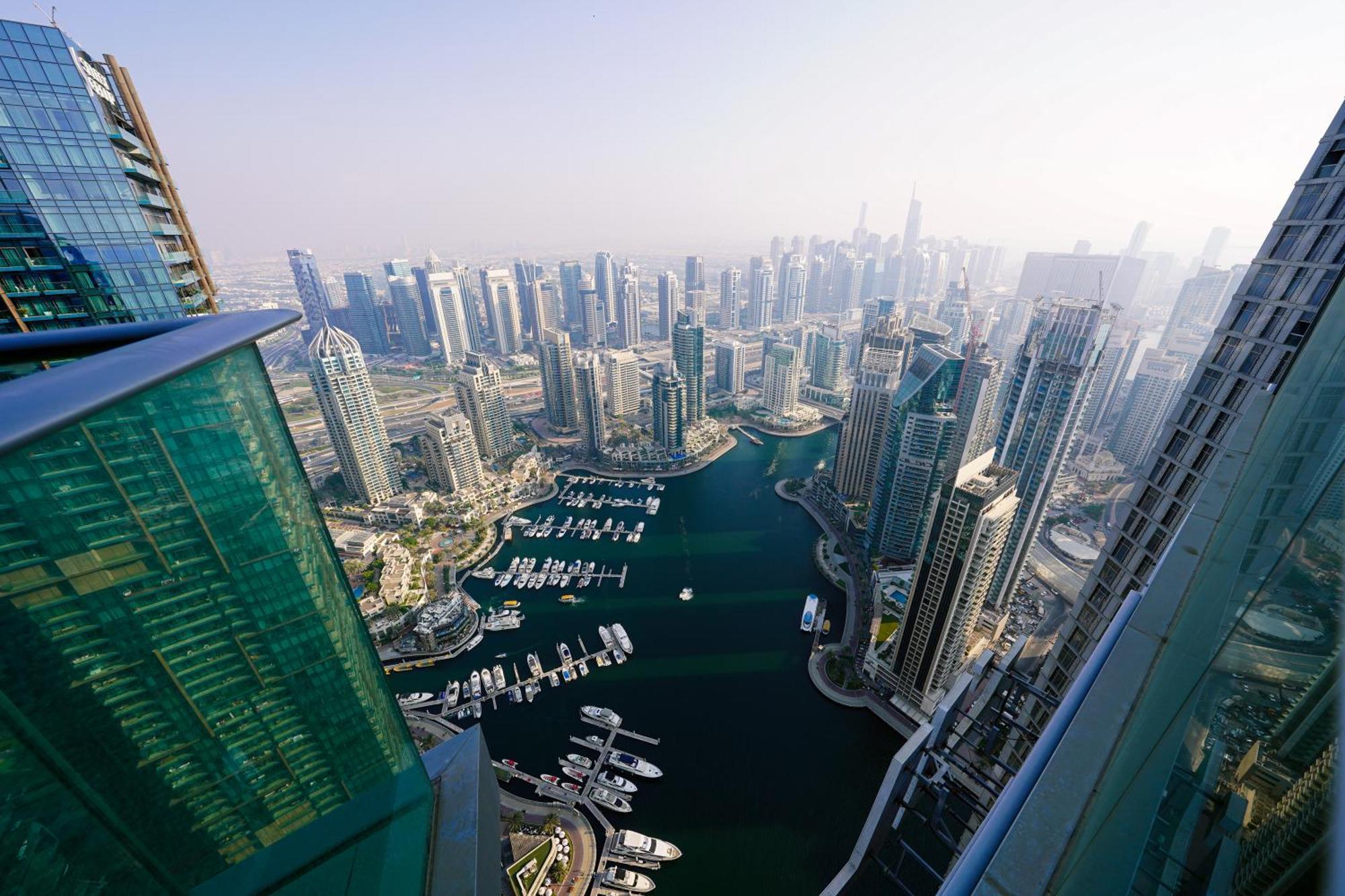 Luxurious With Panoramic Views At Marina Apartment