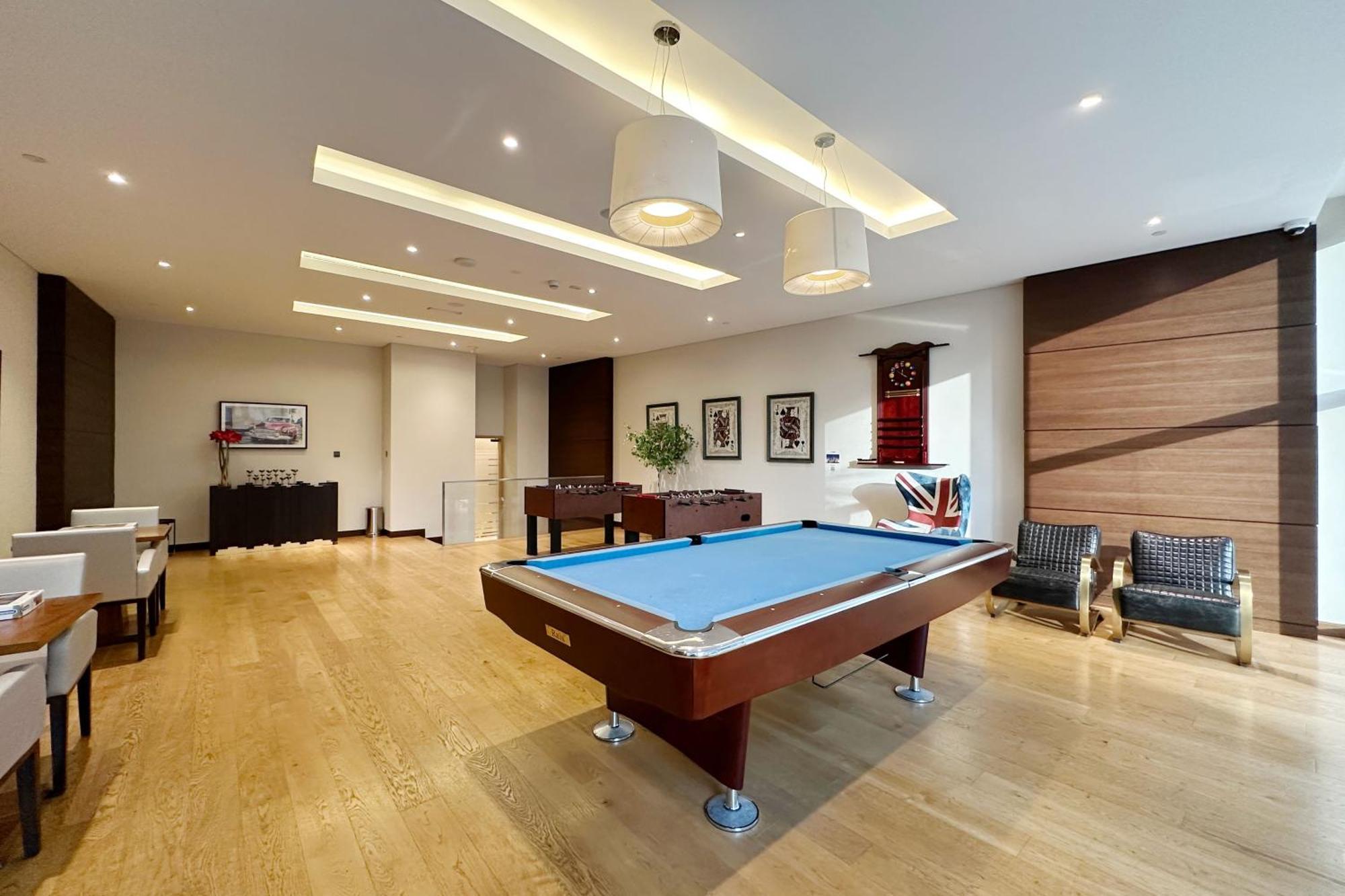 Luxurious With Panoramic Views At Marina Apartment